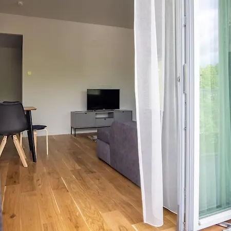 Apartment Perfect Location, Air-conditioning, Big Balcony, Private Parking! Parnu